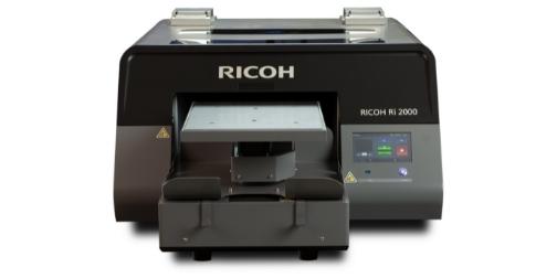 Ricoh uvádí na trh řešení Direct to Film a Direct to Garment v jednom zařízení pro větší univerzálnost uplatnění