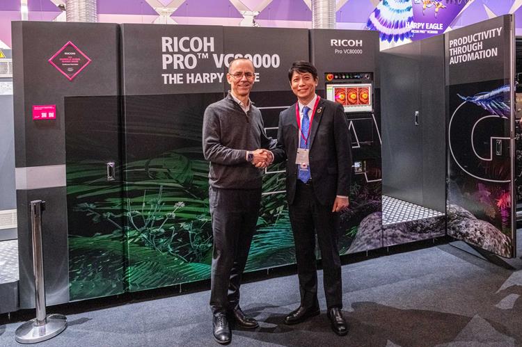 Společnost Cimpress rozšiřuje možnosti použití po investici do vysokorychlostního inkoustového tiskového stroje RICOH Pro™ VC80000